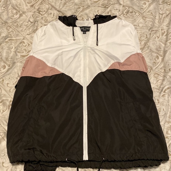 Love tree light weight jacket size medium color white and black and pink👍🏽 - Picture 6 of 6